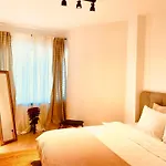 Art Luxury Apartment - Central, Metro To Airport