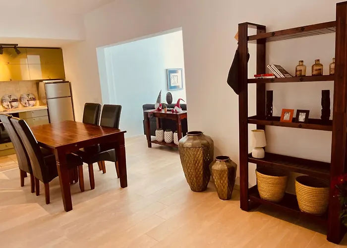 Art Luxury Apartment - Central, Metro To Airport
