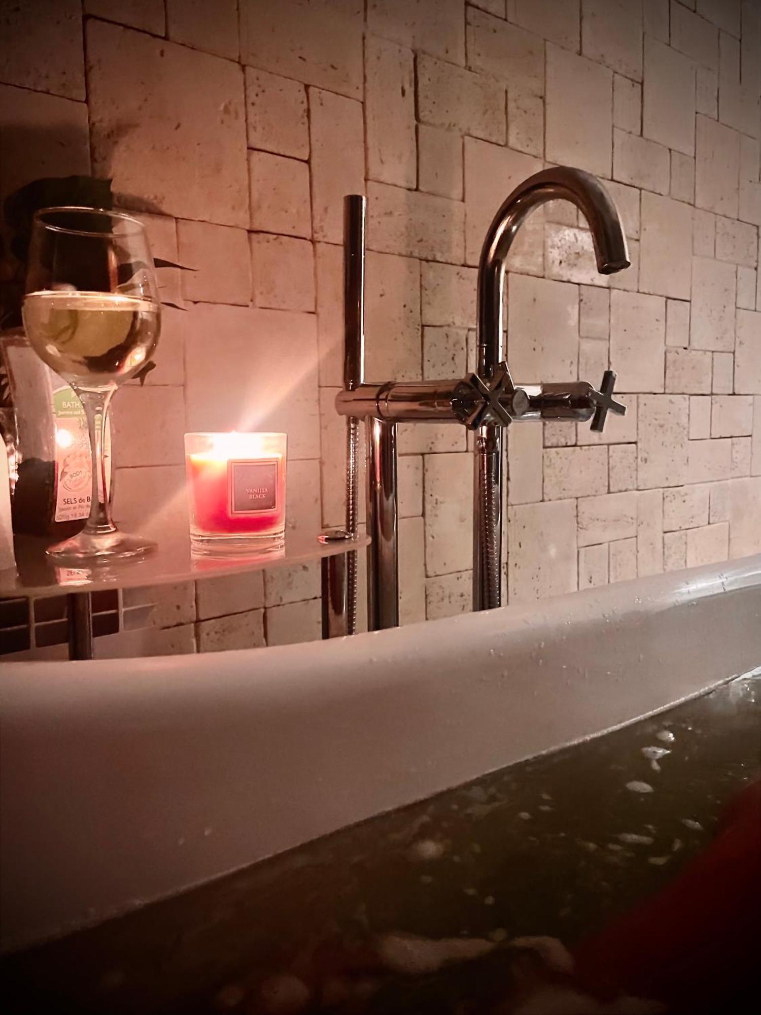 Art Luxury - Central, Metro To Airport Apartament *